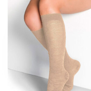 Media a la Rodilla con Diseño Corazones Fantasy para Dama Beige 15-20mmHg